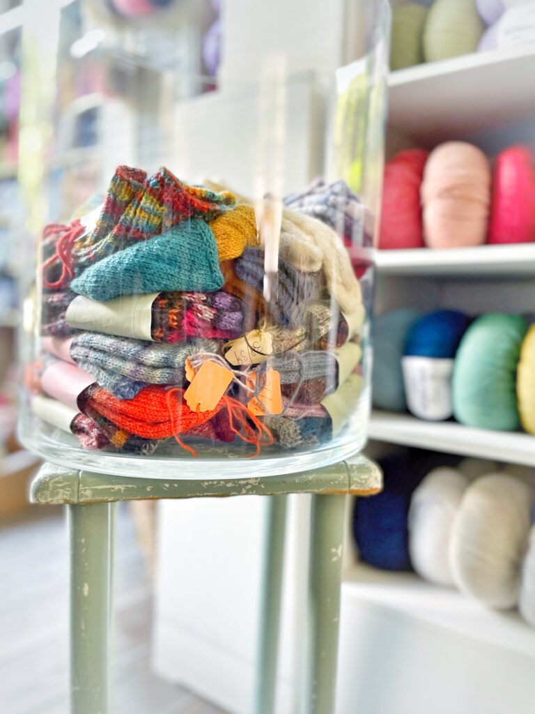 Sockenspende-Aktion zum Armutstag 2025